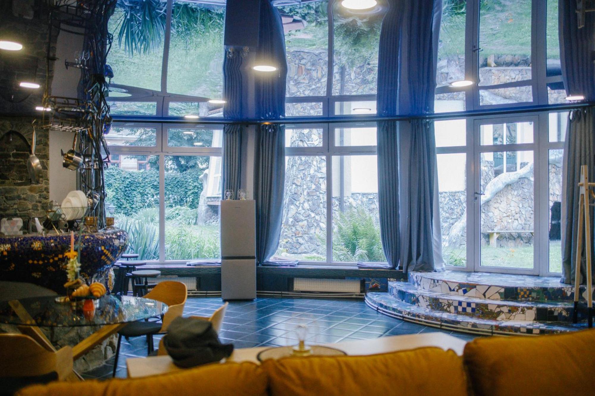 Gaudi Apartment In Лвив Екстериор снимка